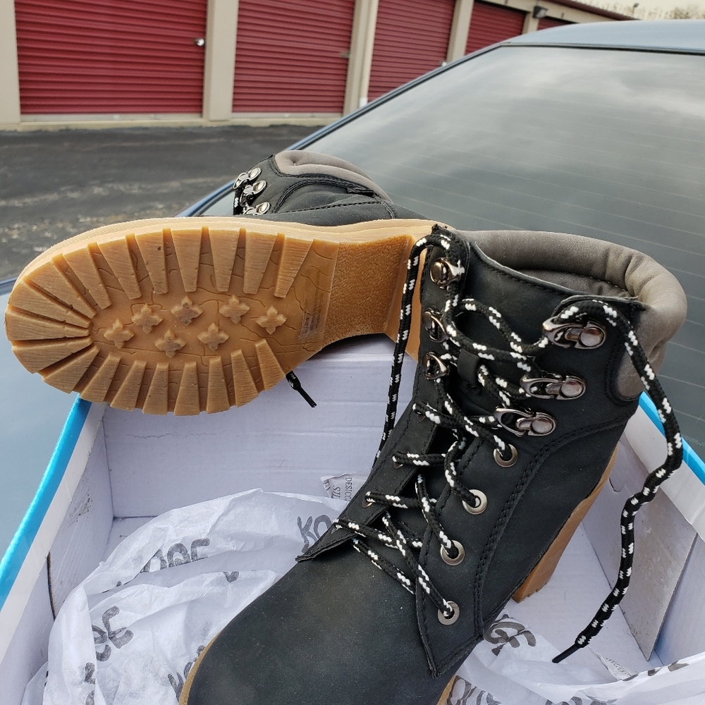 Boots nice comfortable heel sturdy sole